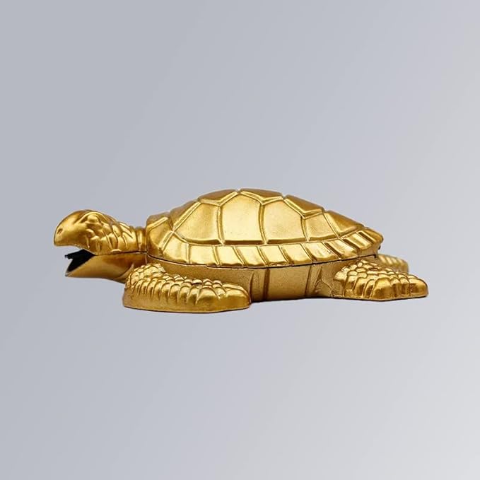 WEQTETJU Vintage Metal Butane Gold Turtle Lighter, Portable Cool Soft Flame Lighters, Refillable Novelty Vintage Lighters for Men Fireplace Candle Camping BBQ (Without Gas)