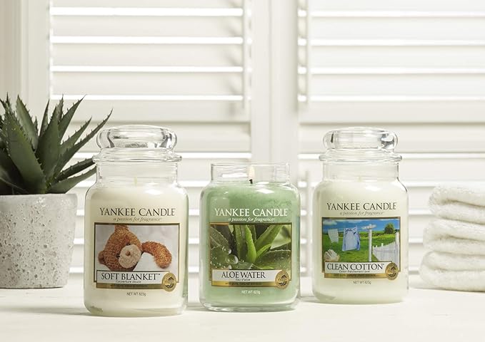 Yankee Candle Scented Candle | Clean Cotton Small Jar Candle | Burn Time: Up to 30 Hours