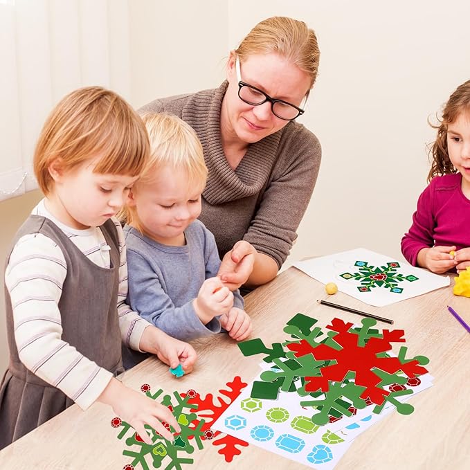 Zonon 24 Pieces Holiday Snowflake Craft Kit Winter DIY Hanging Craft Ornaments Snowflake Kit for Christmas Tree Home Activity Decorations(Red, Green)