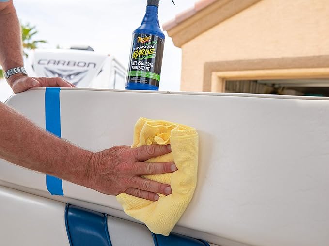 Meguiar's Extreme Marine Vinyl and Rubber Protectant M180132, Premium RV and Marine Vinyl Protectant, Convenient and Easy-to-Use Spray, Provides Long-Lasting UV Protection, 32 Oz Spray