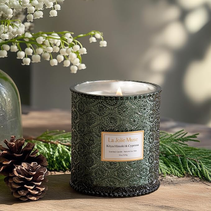 LA JOLIE MUSE Kōya Hinoki & Cypress Candle | Pine, Hinoki & Cedarwood | 19 oz Wooden Wick Soy Candle | 90-Hour Burn | Daily Relaxation & Cozy Ambiance