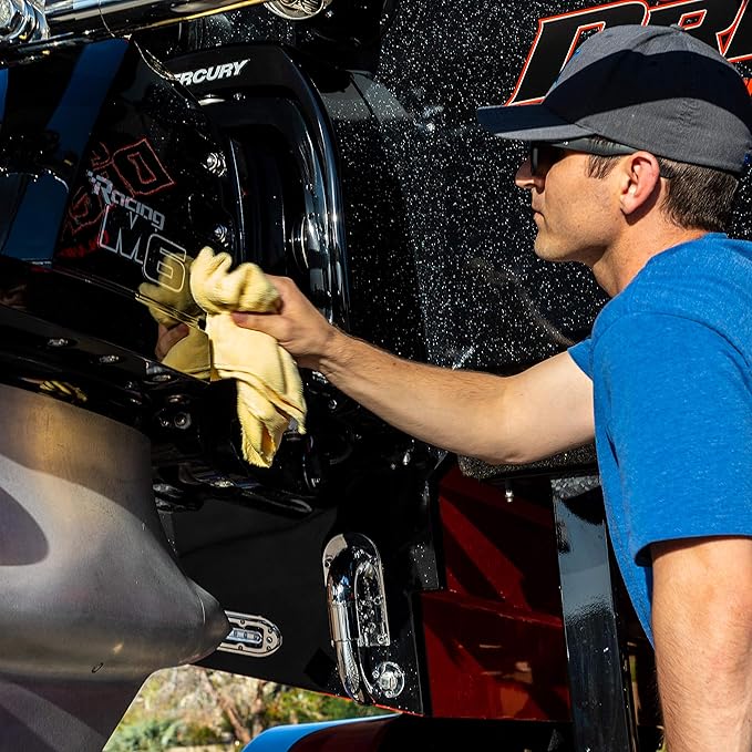 Meguiar's Extreme Marine All-Surface Detailer Spray for Comprehensive Marine Care, 32 oz, Effective Marine Water Spot Remover, Ensures a Streak-Free Shine for Gel Coats, Metals and Plastics