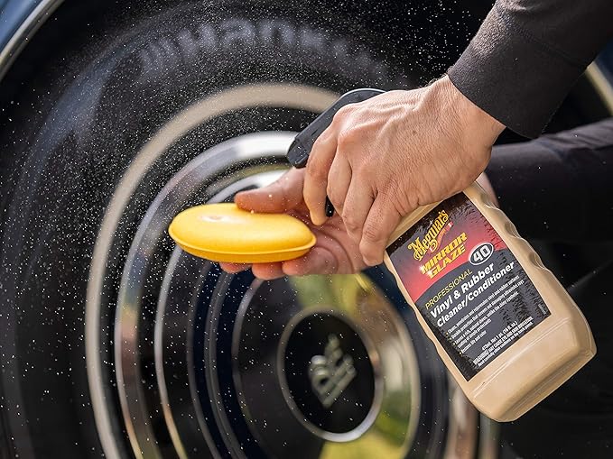 Meguiar's M40 Mirror Glaze Vinyl and Rubber Cleaner and Conditioner M4016, Screens Out UV Rays and Leaves Behind a Natural Sheen, Comes in a Convenient Spray Bottle, 16 Oz